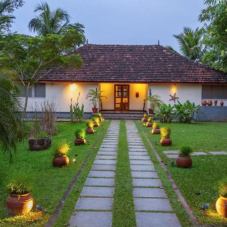 Baymaas Lake House Kochi Esterno foto