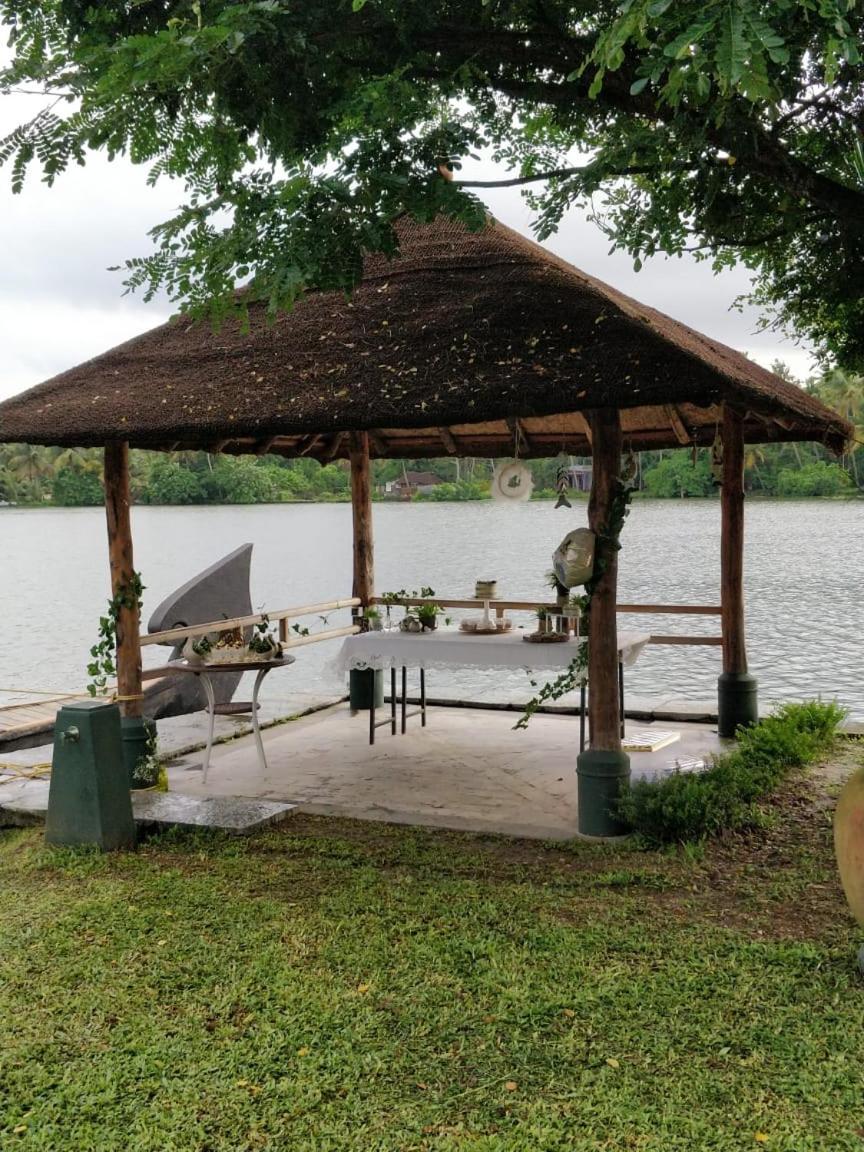 Baymaas Lake House Kochi Esterno foto