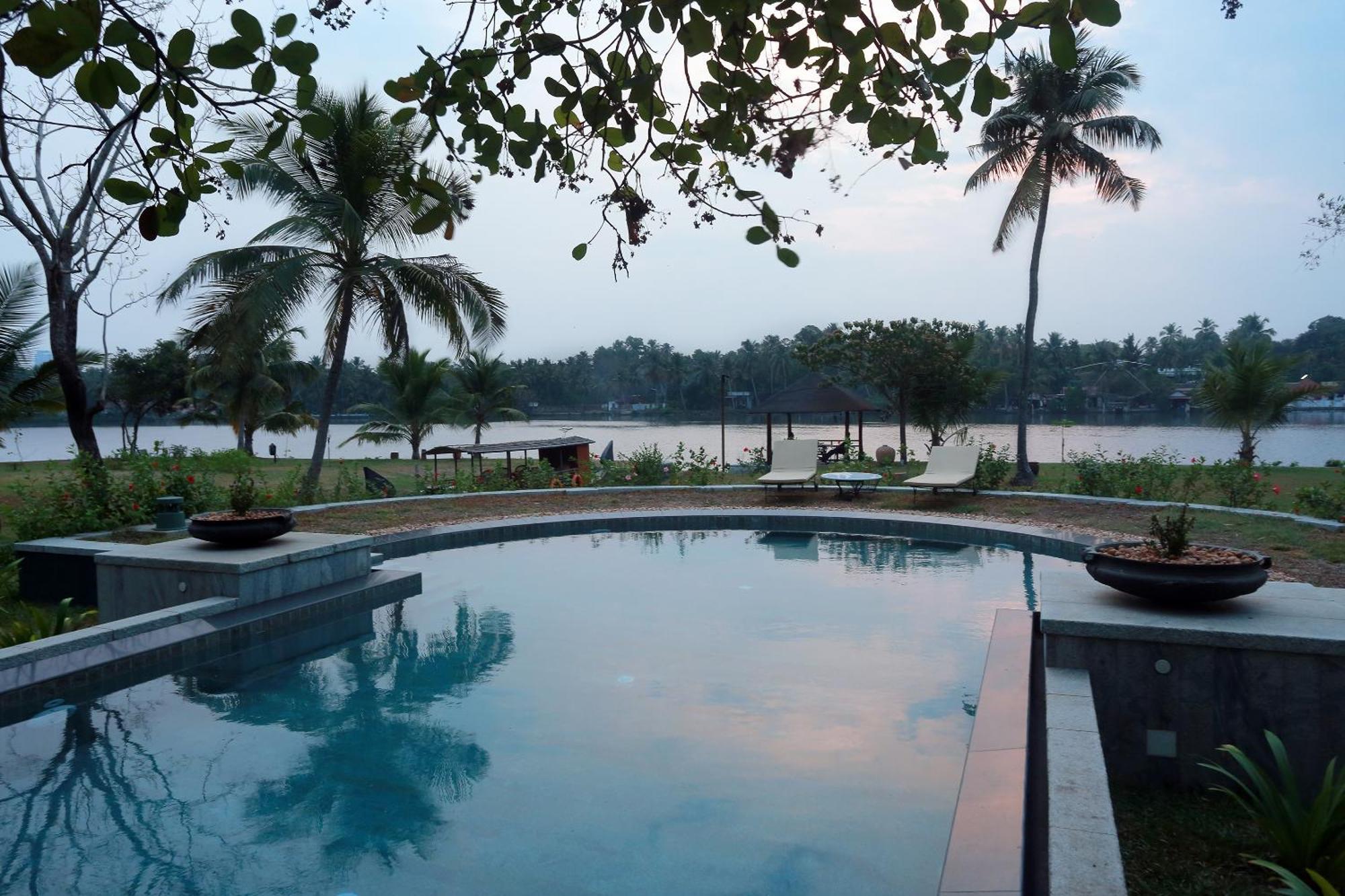 Baymaas Lake House Kochi Esterno foto
